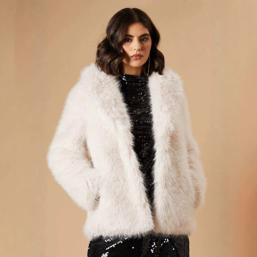 Women's short jacket made of high-pile faux fur with voluminous shawl collar Chichicherry