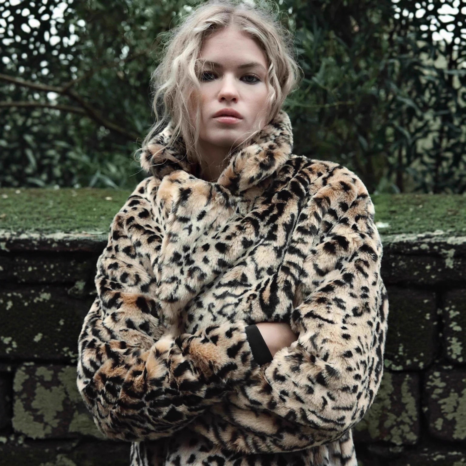 Women's faux fur coat in oversized cut with lapel collar, tie belt and pockets Chichicherry