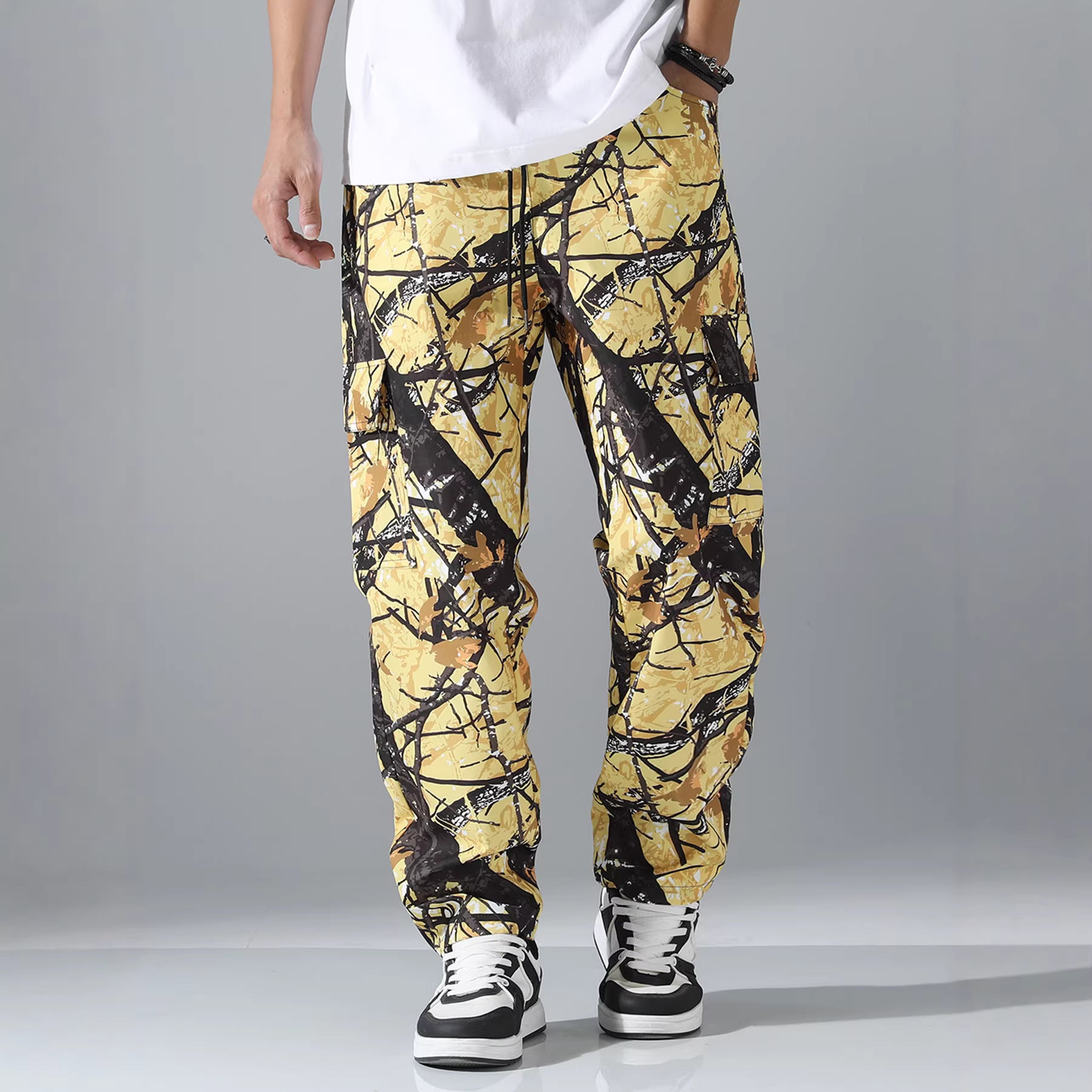 Men's Tapered Cargo Jogging Pants with Multi-Pockets, Drawstring & Utility Details Chichicherry