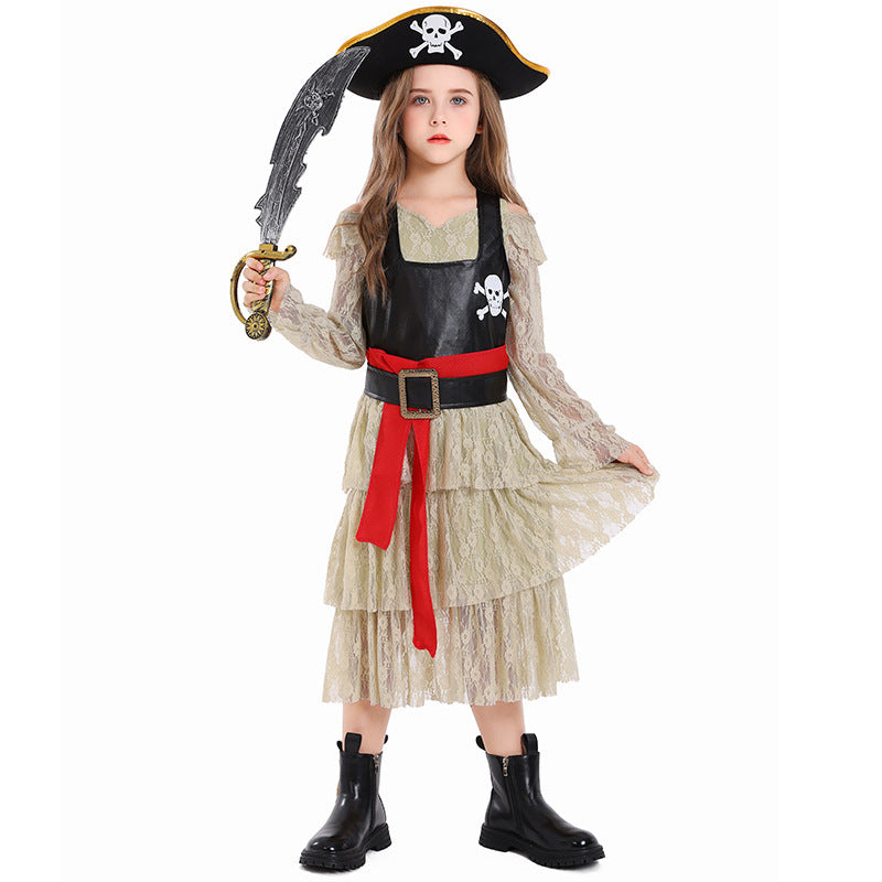 Girl Pirate Costume with Heart-Shaped Details and Decorated Hat Chichicherry