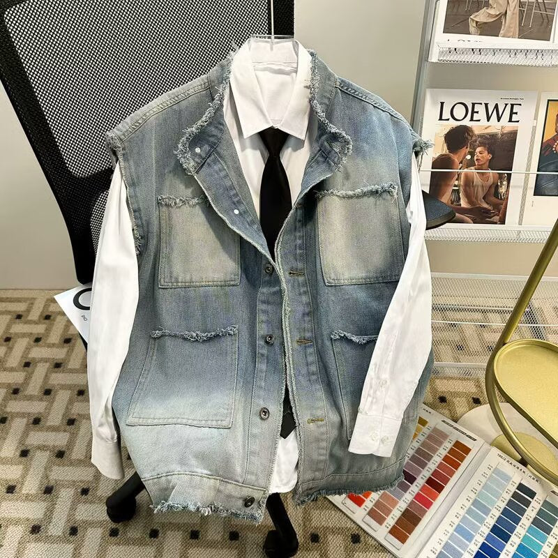 Herren Ärmellose Denim‑Weste im Vintage‑Used‑Look mit ausgefranster Saumkante und Ombre‑Fading Chichicherry