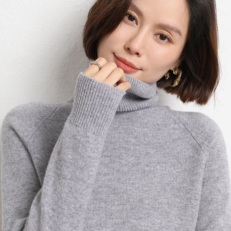 Women's Slim Turtleneck Sweater made of fine knit with raglan sleeves Chichicherry
