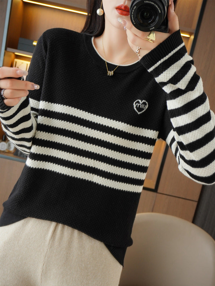 Ladies oversized knit sweater with honeycomb structure, contrasting stripes and subtle heart logo Chichicherry