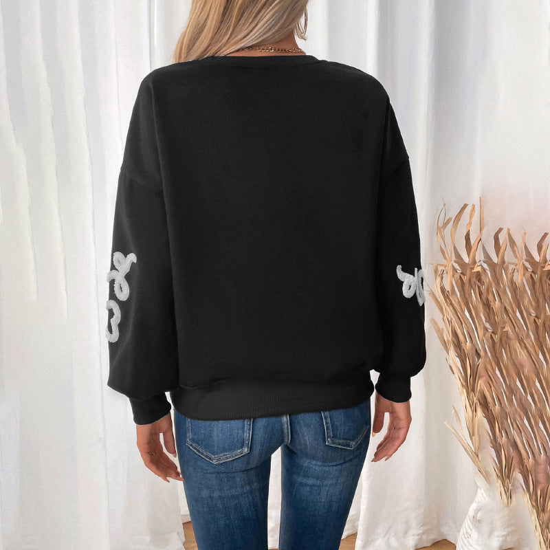 Women's Casual Oversized Sweatshirt with Chenille Heart Appliqué, Round Neck and Ribbed Cuffs Chichicherry