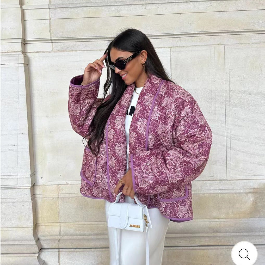 Ladies short-cut quilted jacket in vintage floral pattern with shawl collar and contrasting piping Chichicherry