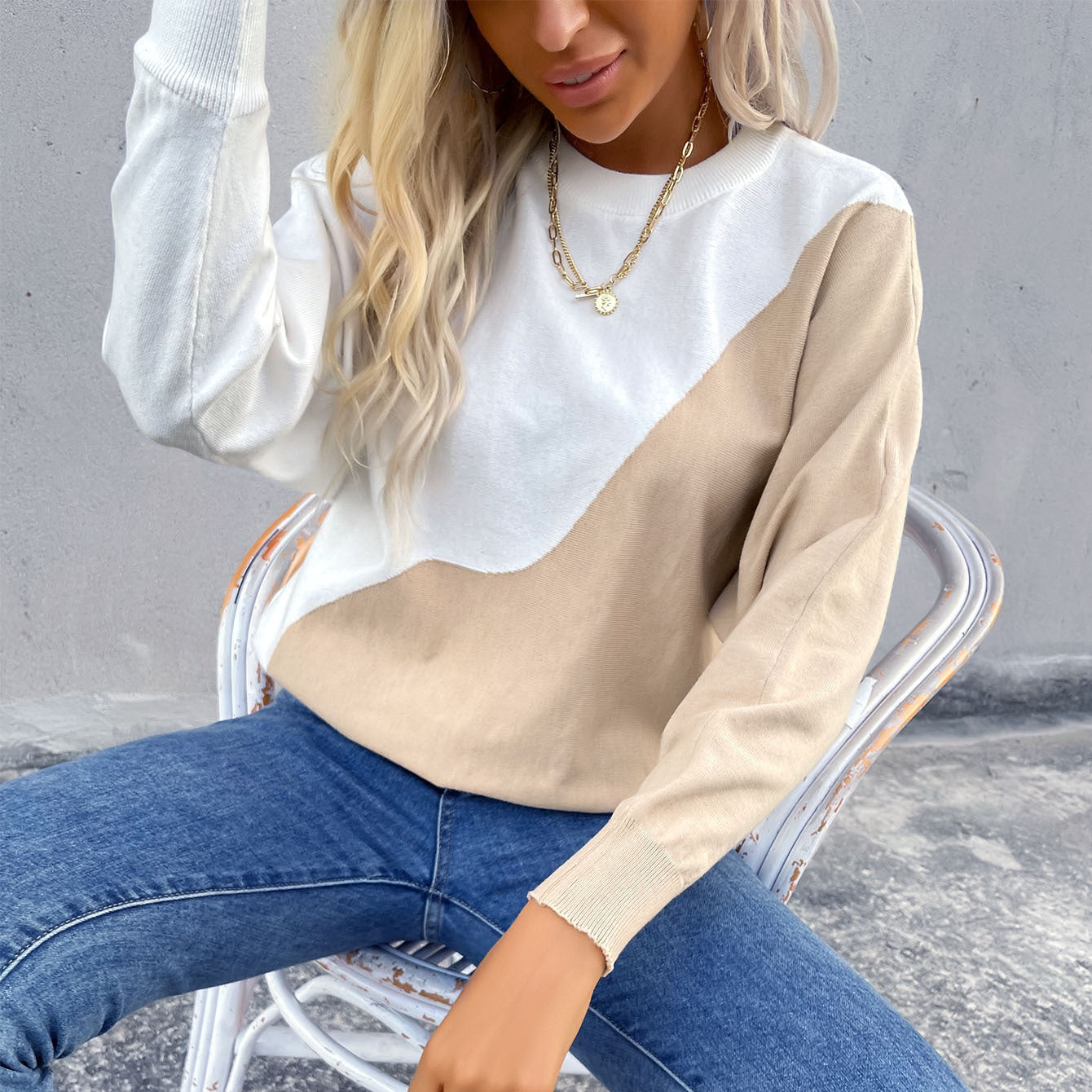 Women's Oversized Sweatshirt with Asymmetrical Color Block and Dropped Shoulder Chichicherry