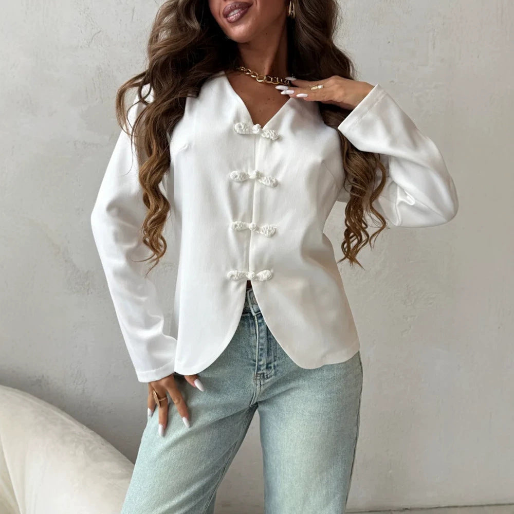 Ladies blouse with V-neck, Chinese cord closures and slightly fitted silhouette Chichicherry