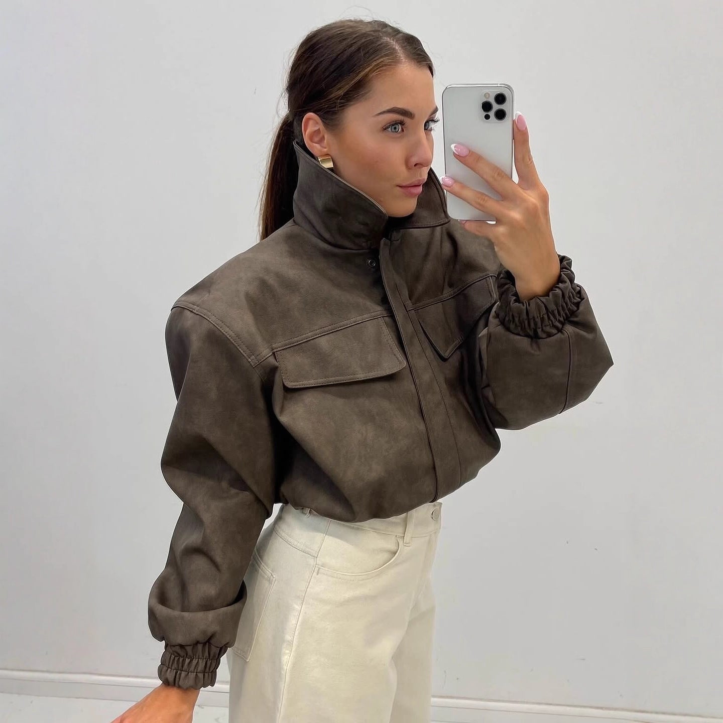 Damen Kurz geschnittene Kunstlederjacke mit aufgesetzten Brusttaschen Chichicherry
