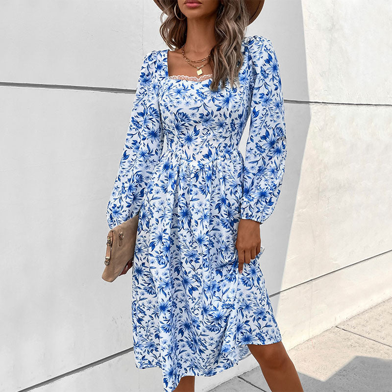 Ladies' midi dress with floral all-over print, heart-shaped neckline and fitted gathering at the waist