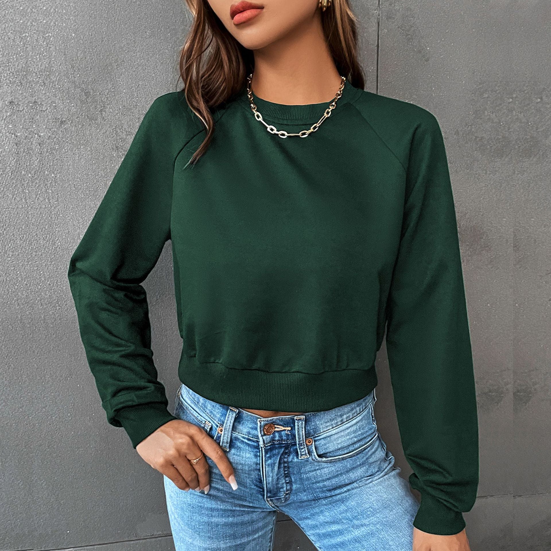 Women's Cropped Sweatshirt made of cotton blend with raglan sleeves Chichicherry