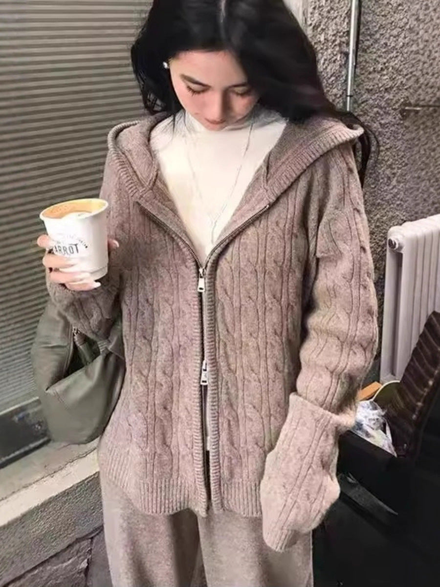 Women's cable-knit cardigan with full zip and tailored fit Chichicherry