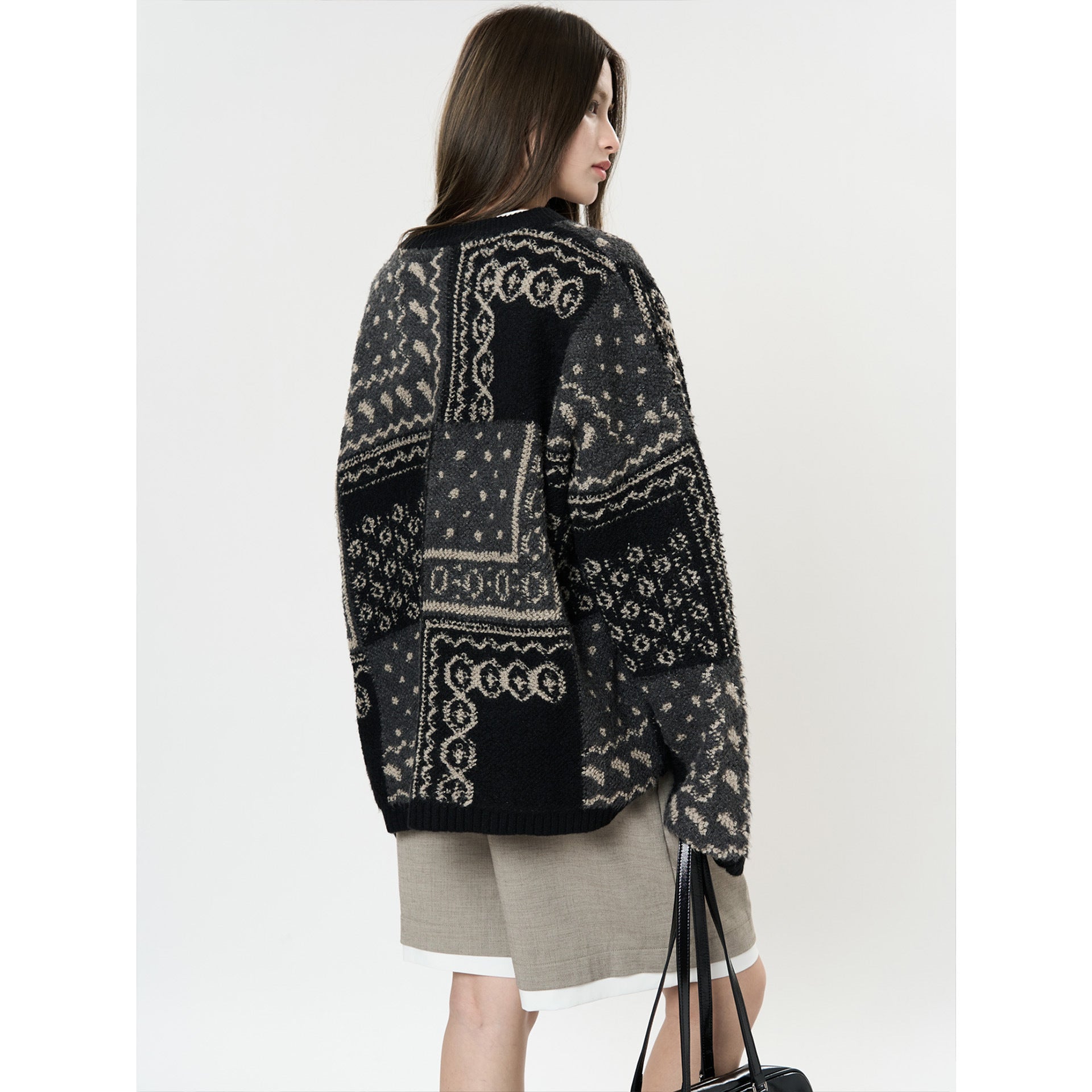 Women's jacquard cardigan in boxy cut with button placket Chichicherry
