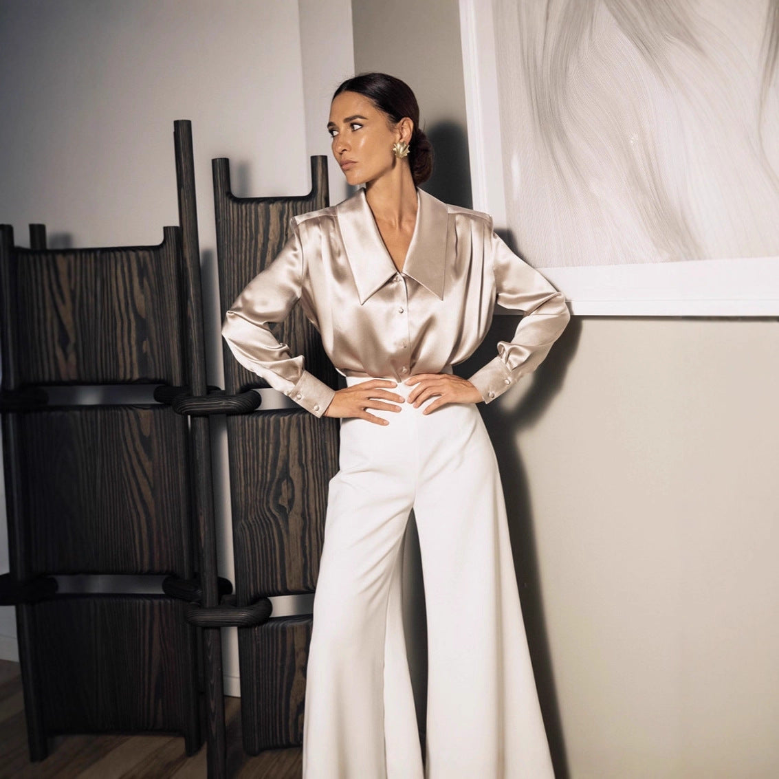 Damen Satinbluse mit übergroßem Spitzkragen und eleganten Langärmeln Chichicherry