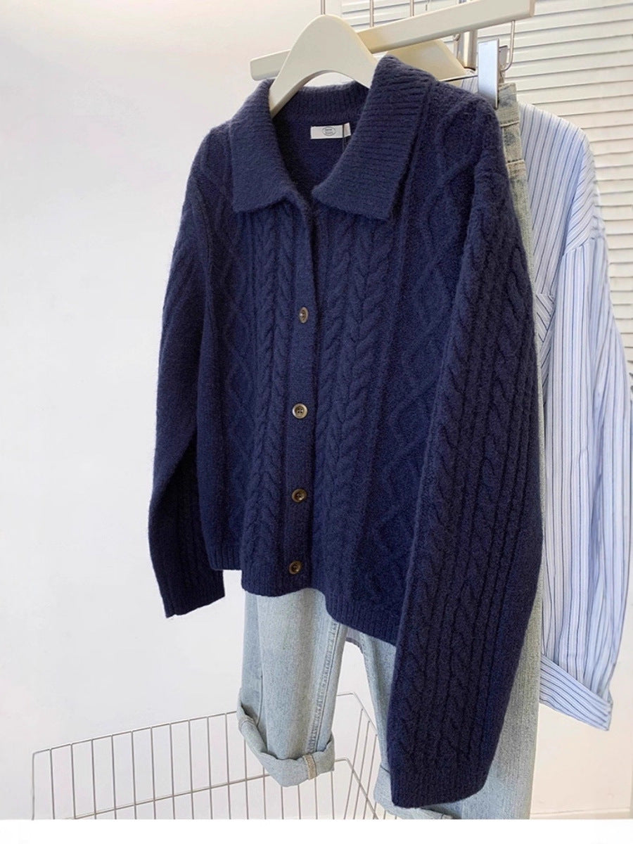 Women's cardigan with cable pattern, collar and button placket Chichicherry