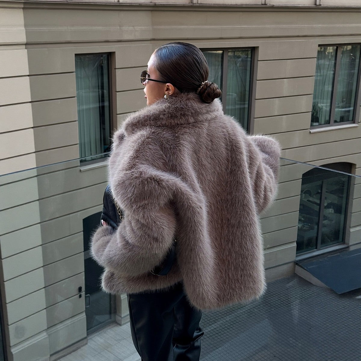 Ladies luxurious short faux fur jacket with wide shawl collar Chichicherry