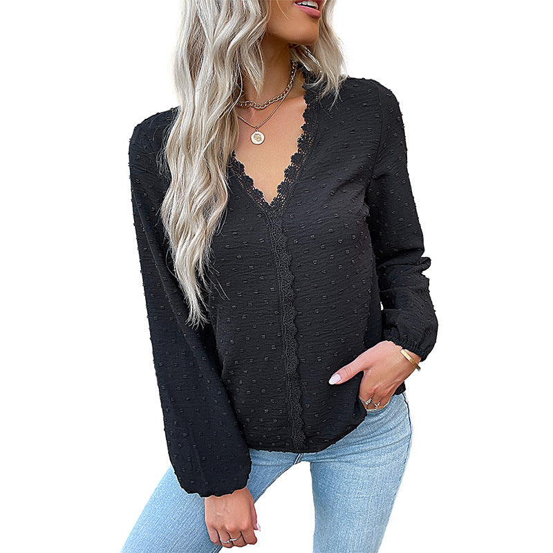 Women's structured blouse with V-neck, lace trim and polka dot texture Chichicherry