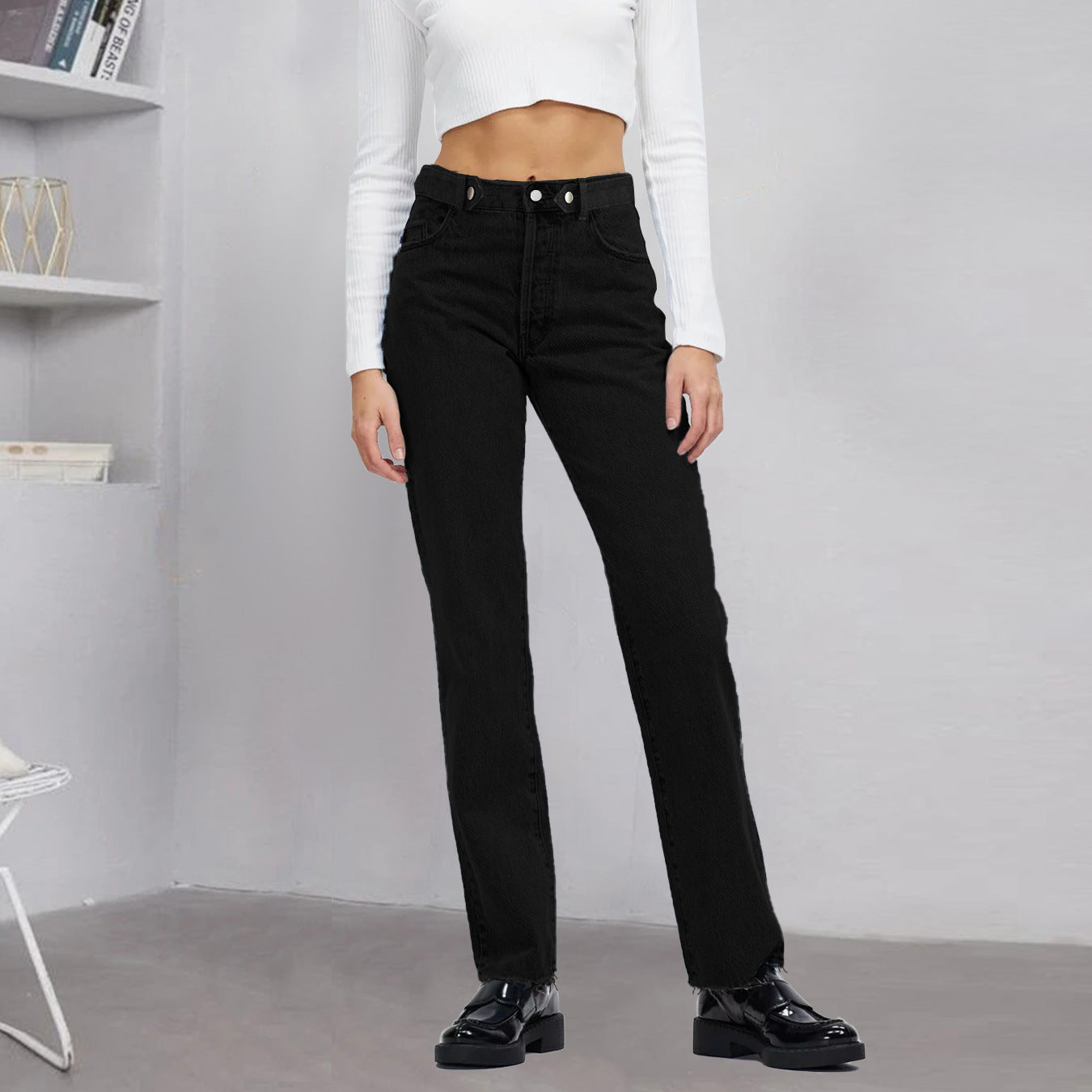Women high-waisted straight-cut jeans made of rigid denim with raw hem Chichicherry