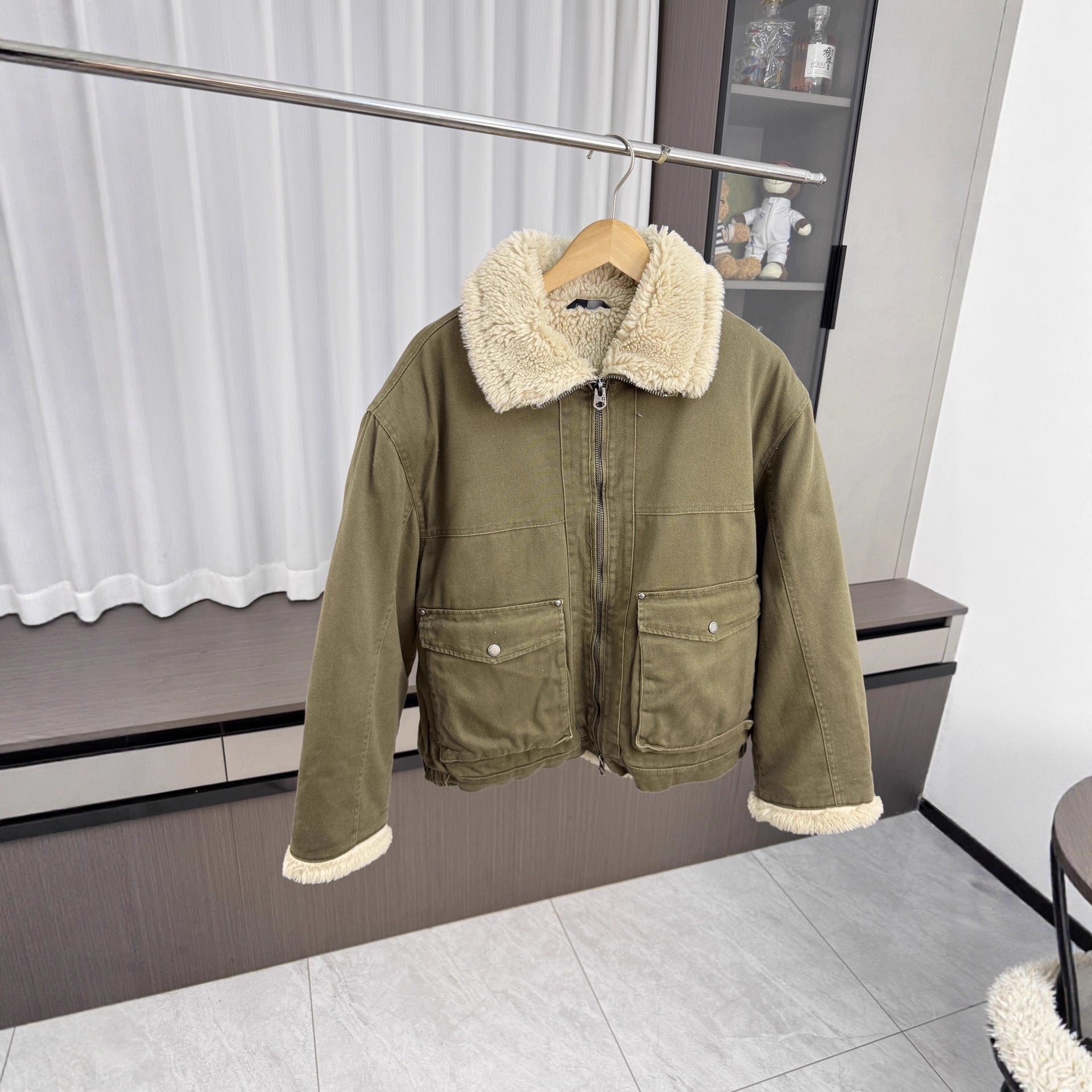 Men's short jacket in utility style with teddy collar and padded lining Chichicherry