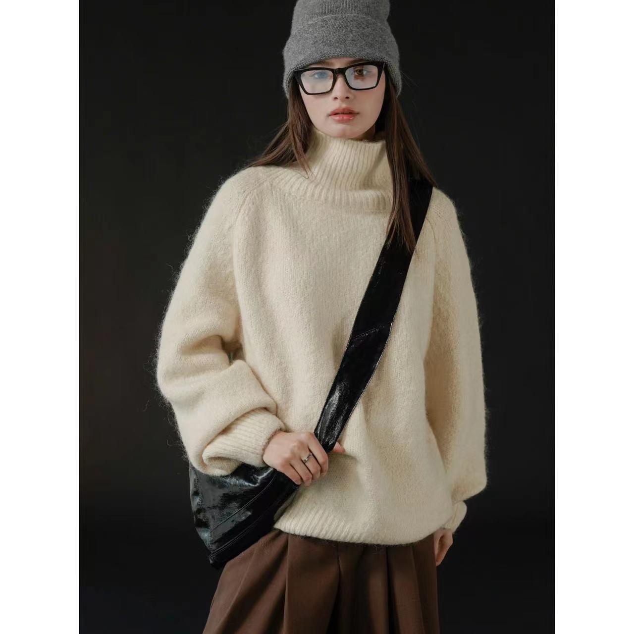Women's Soft Oversized Turtleneck Sweater in Alpaca Look with Balloon Sleeves Chichicherry