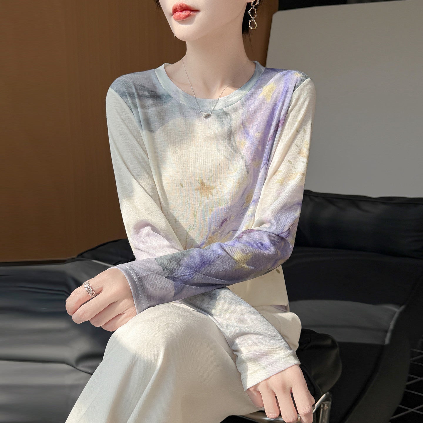 Women's Lightweight Long Sleeve Shirt made of Viscose Mix with Watercolor Print and Round Neck Chichicherry