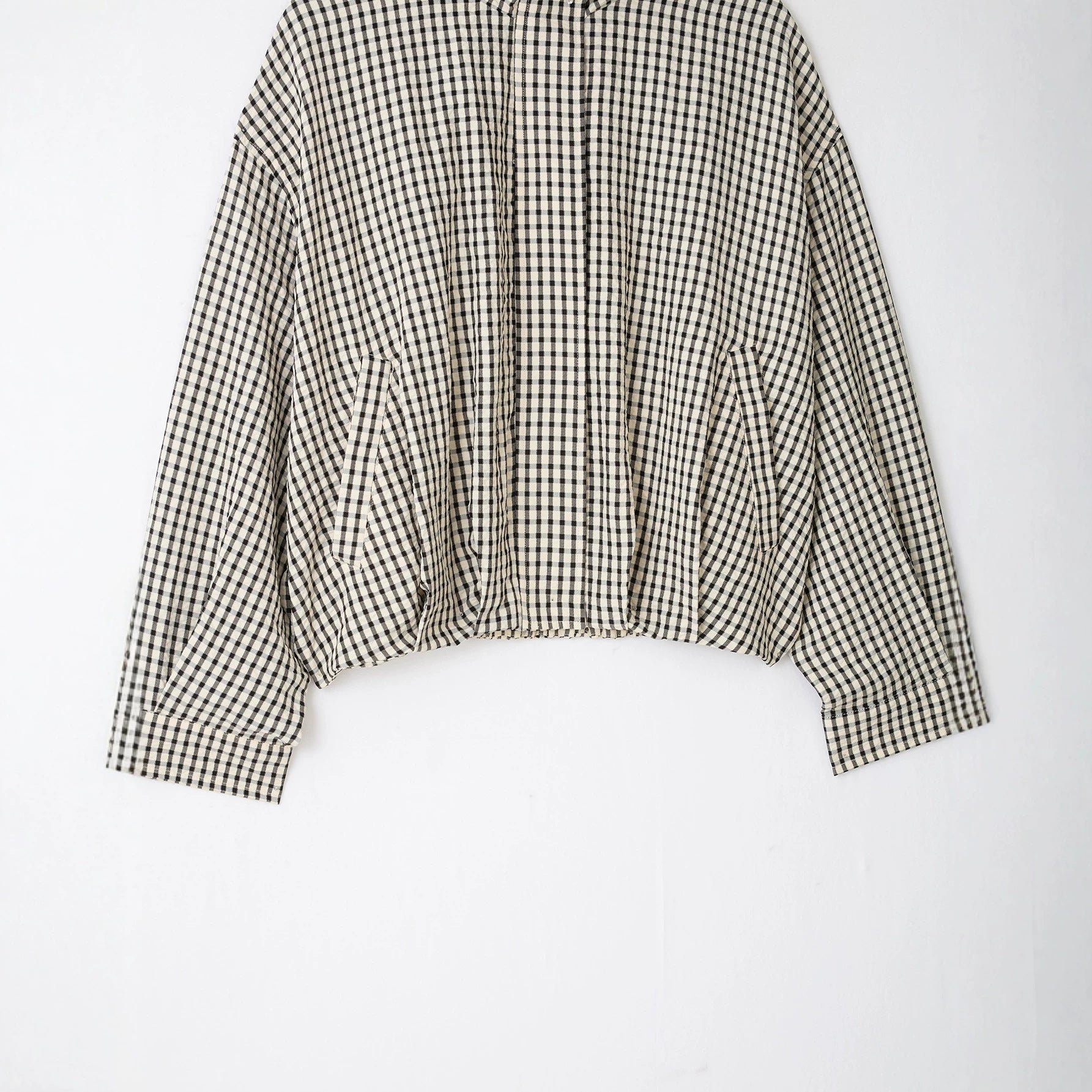 Women's checked overshirt with stand-up collar and boxy cropped silhouette Chichicherry