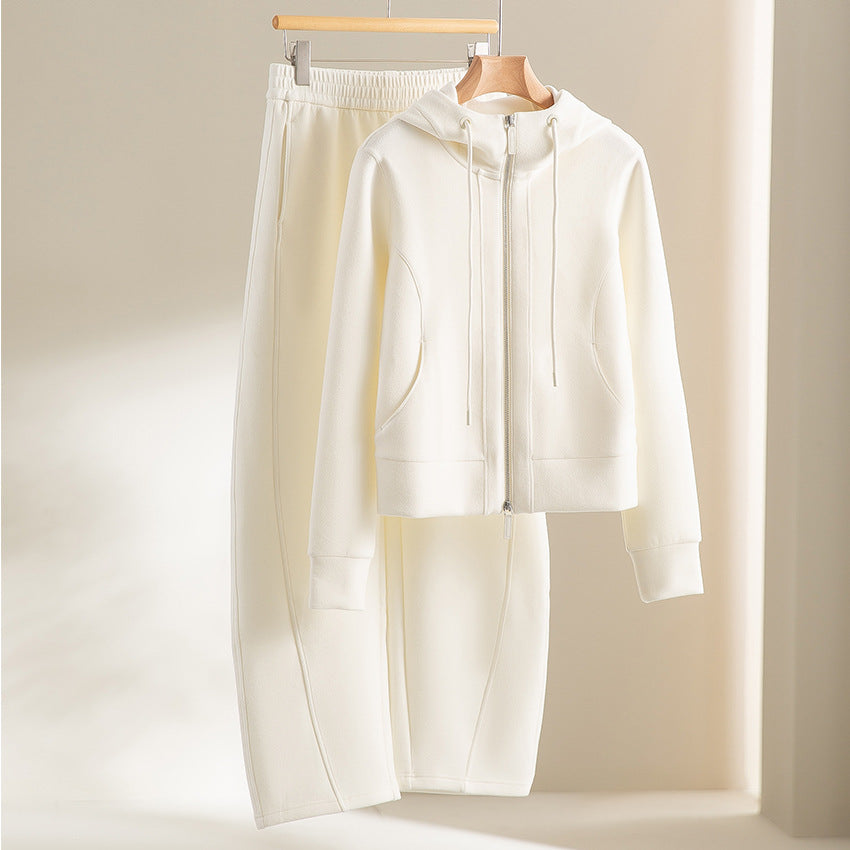 Women's Short Hoodie Jacket made of Sweat with full Two-way Zip and fitted Cut Chichicherry