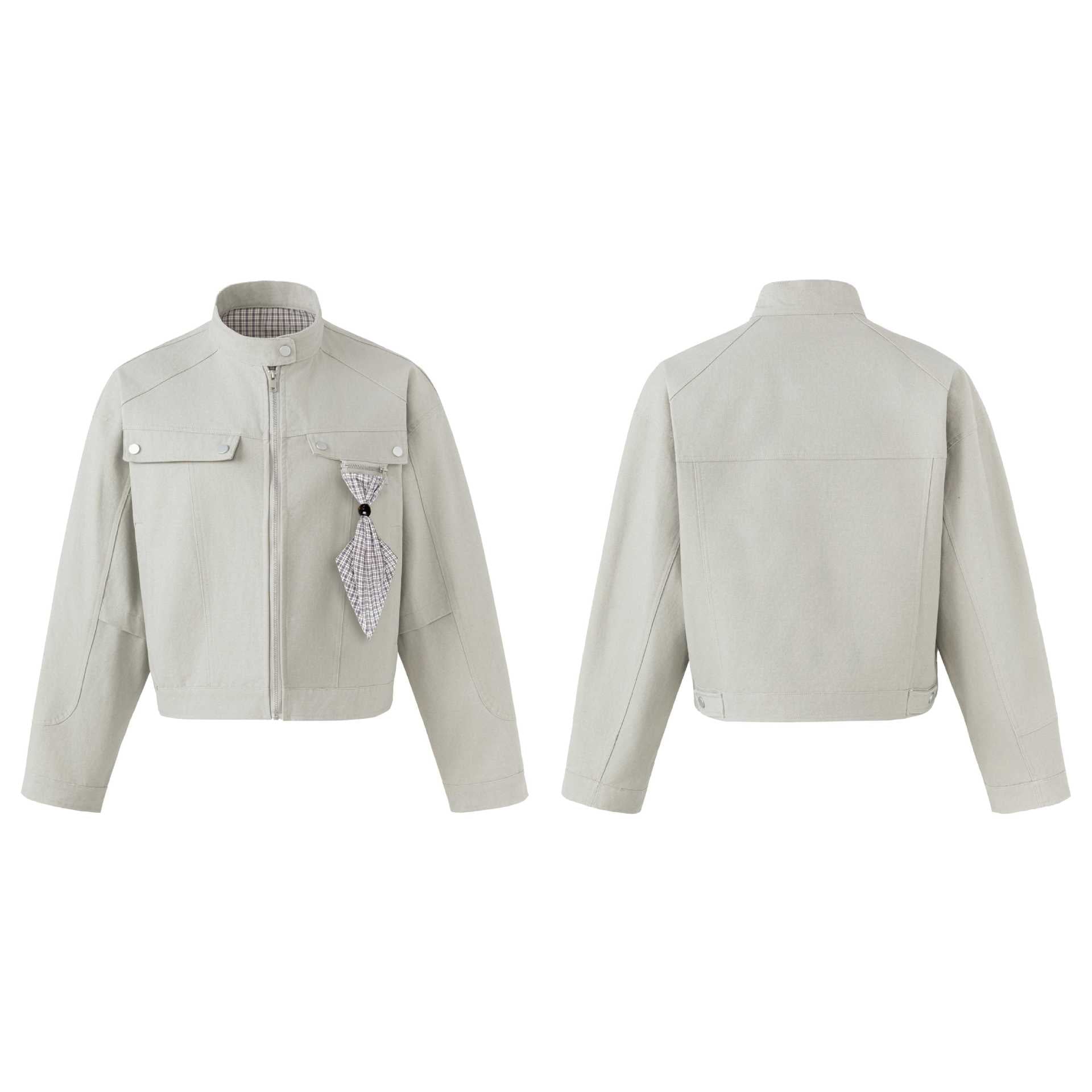 Women's short field-style blouson with stand-up collar, breast pockets, and detachable Chichicherry pendant