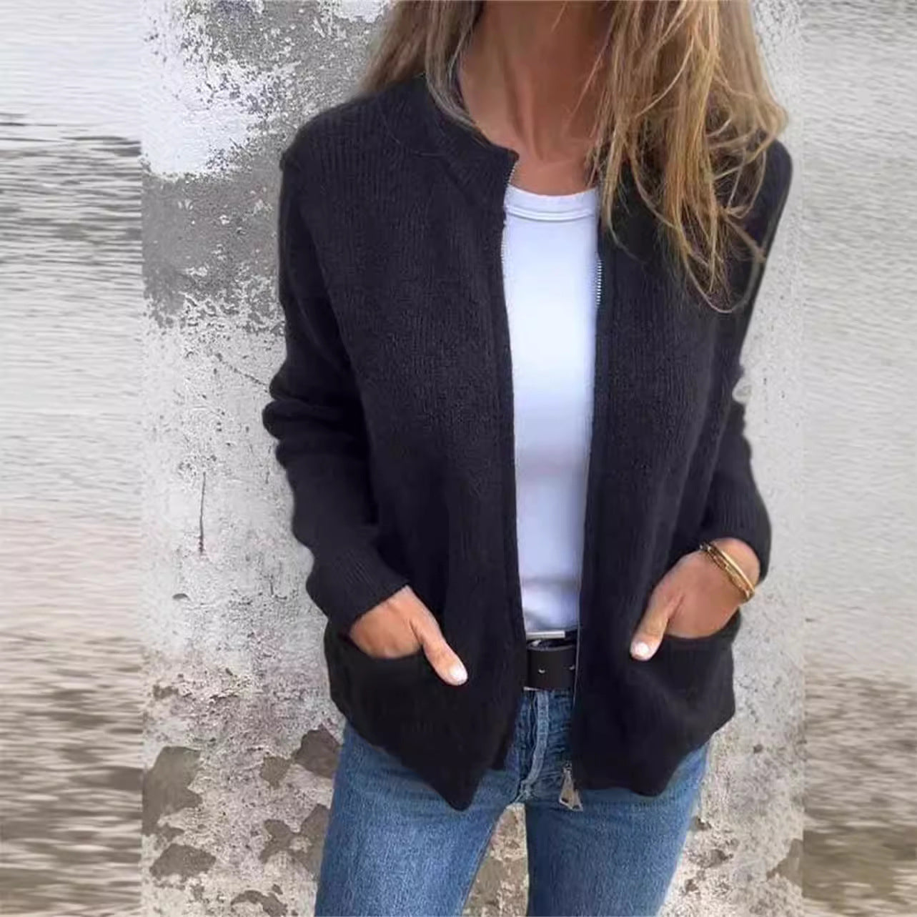Ladies open cardigan with round neckline, welt pockets and relaxed fit Chichicherry