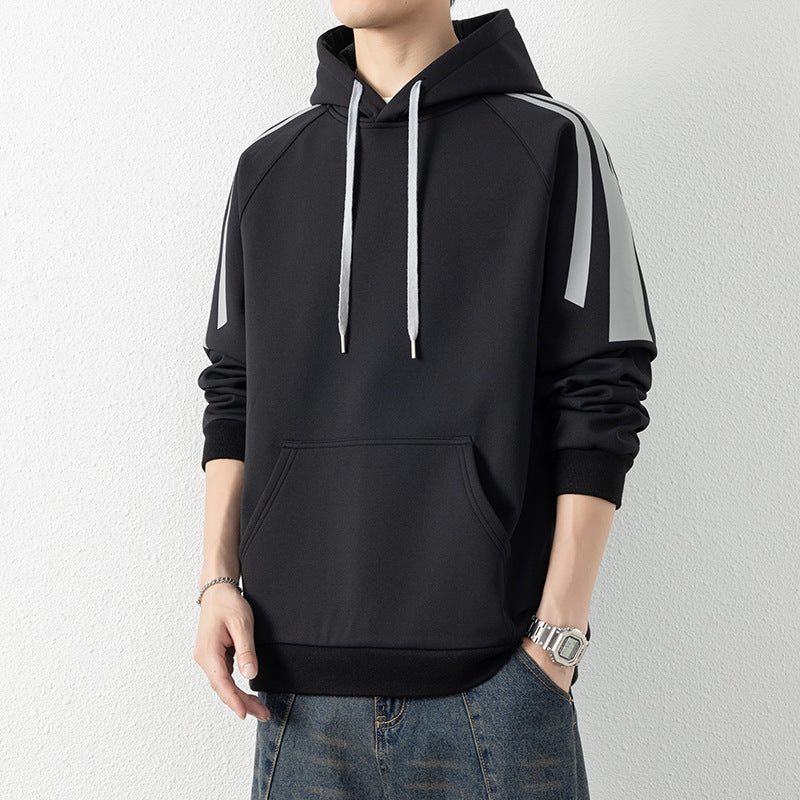 Men's hoodie with raglan sleeves, kangaroo pocket and contrast stripes Chichicherry