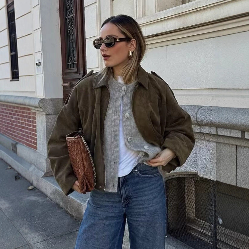 Women's short jacket in oversized cut made of suede look with balloon-shaped hem and shoulder pads Chichicherry