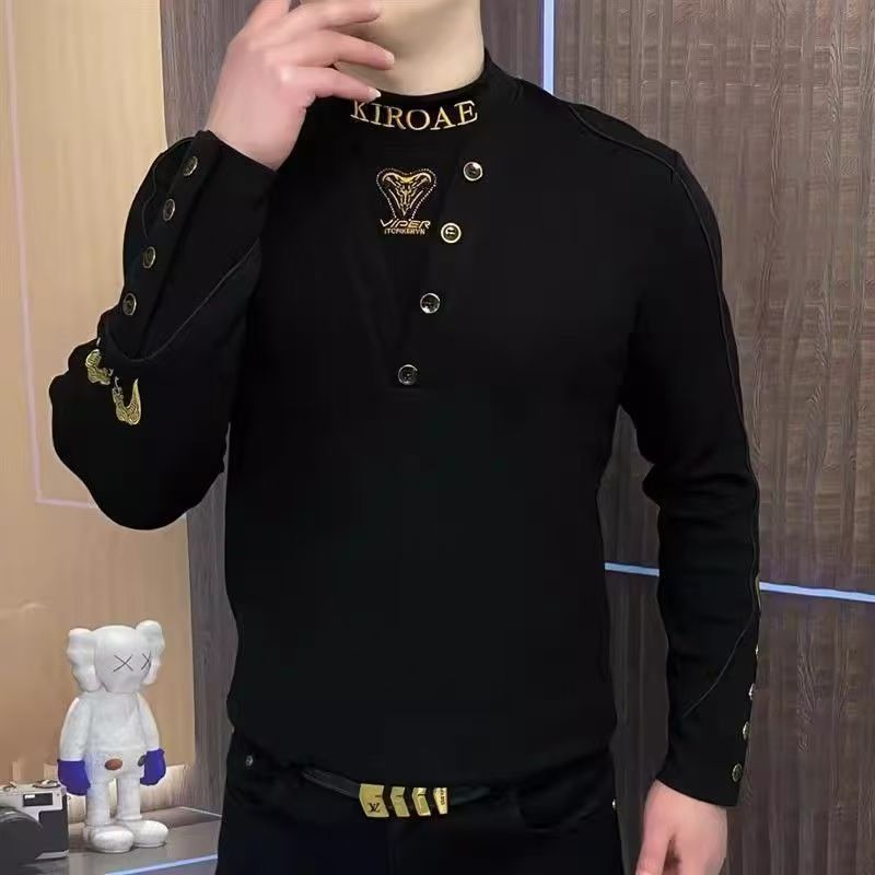Herren Enganliegendes Langarmshirt mit Stehkragen, asymmetrischer Knopfleiste und Logo-Stick Chichicherry