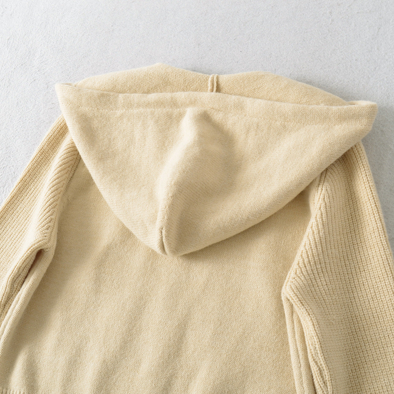 Women's Short Hooded Cardigan with Zipper and Fitted Ribbed Hem Chichicherry