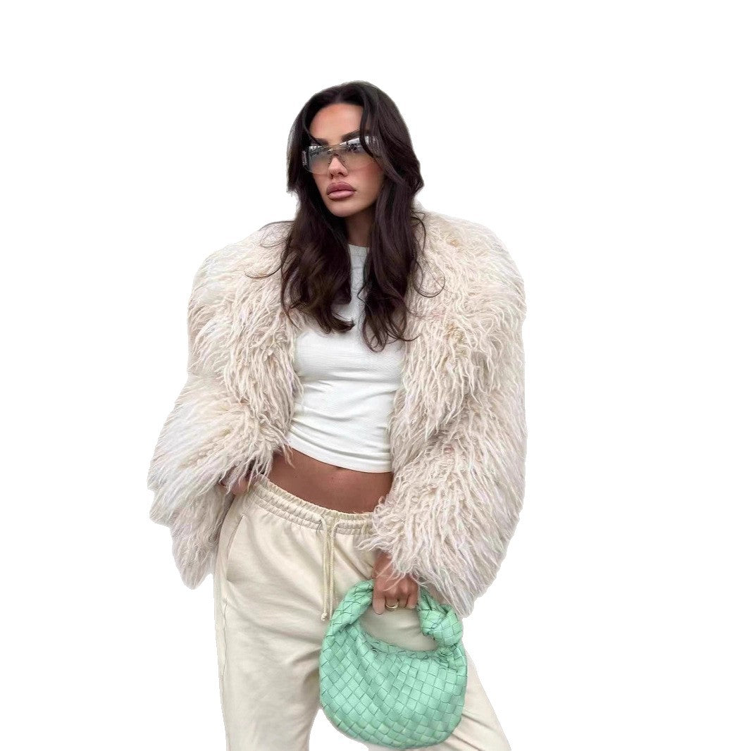 Ladies short jacket made of luxurious long-pile faux fur with voluminous pile Chichicherry