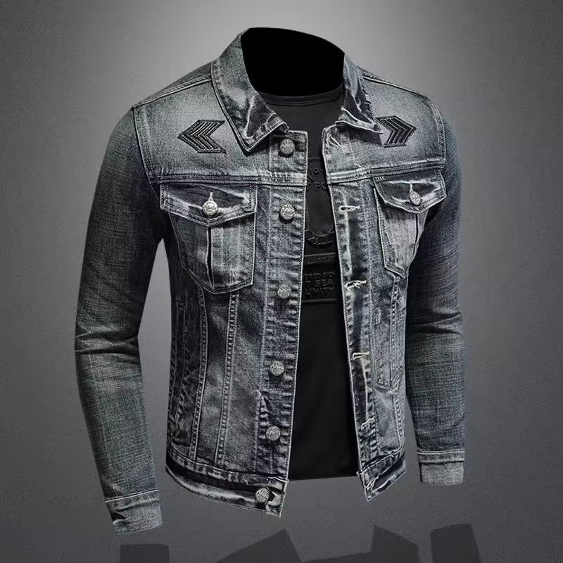 Herren Jeansjacke mit Used-Waschung, aufgesetzten Brusttaschen und dezenter Stickerei Chichicherry