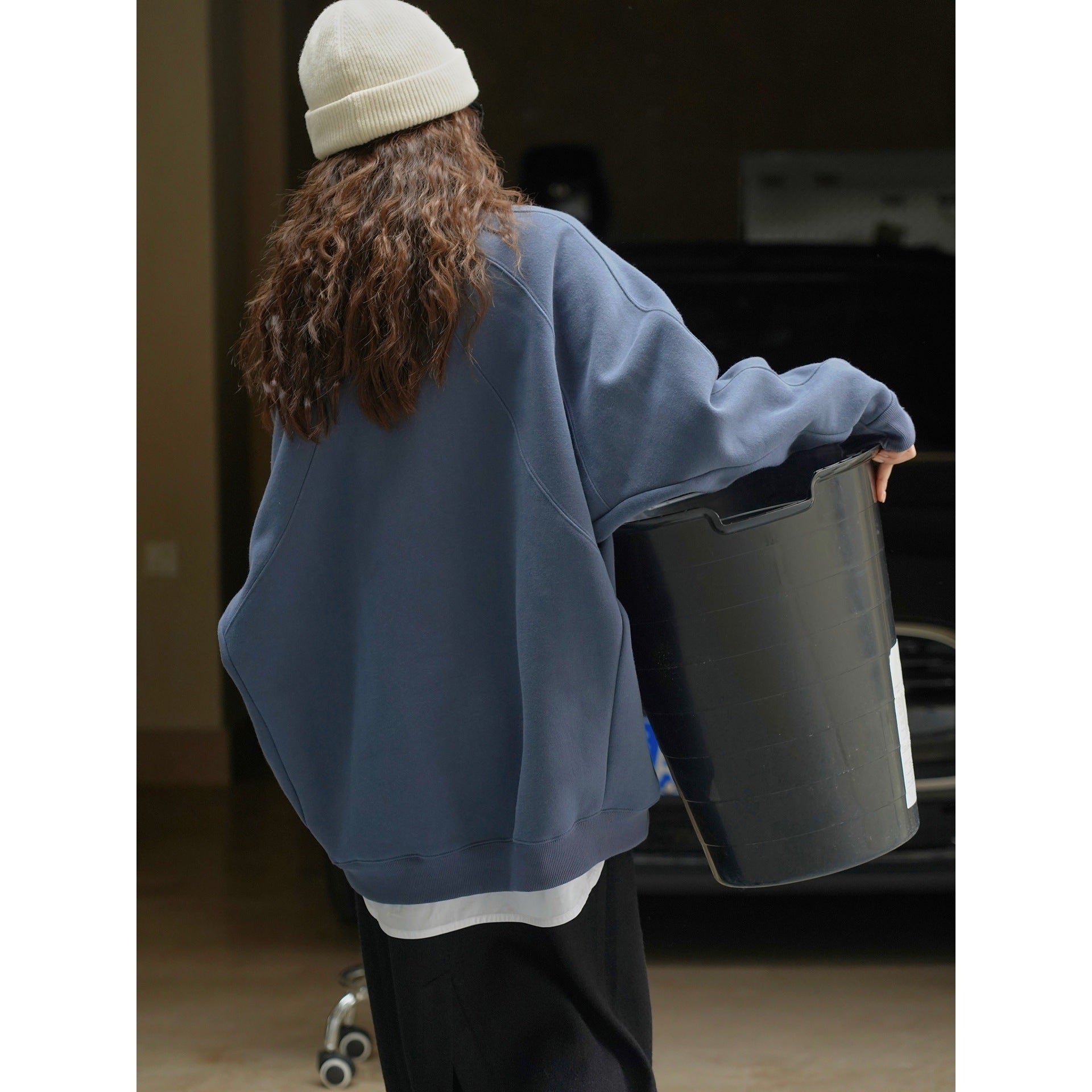 Women Boxy Sweatshirt with raglan seams and voluminous sleeves Chichicherry