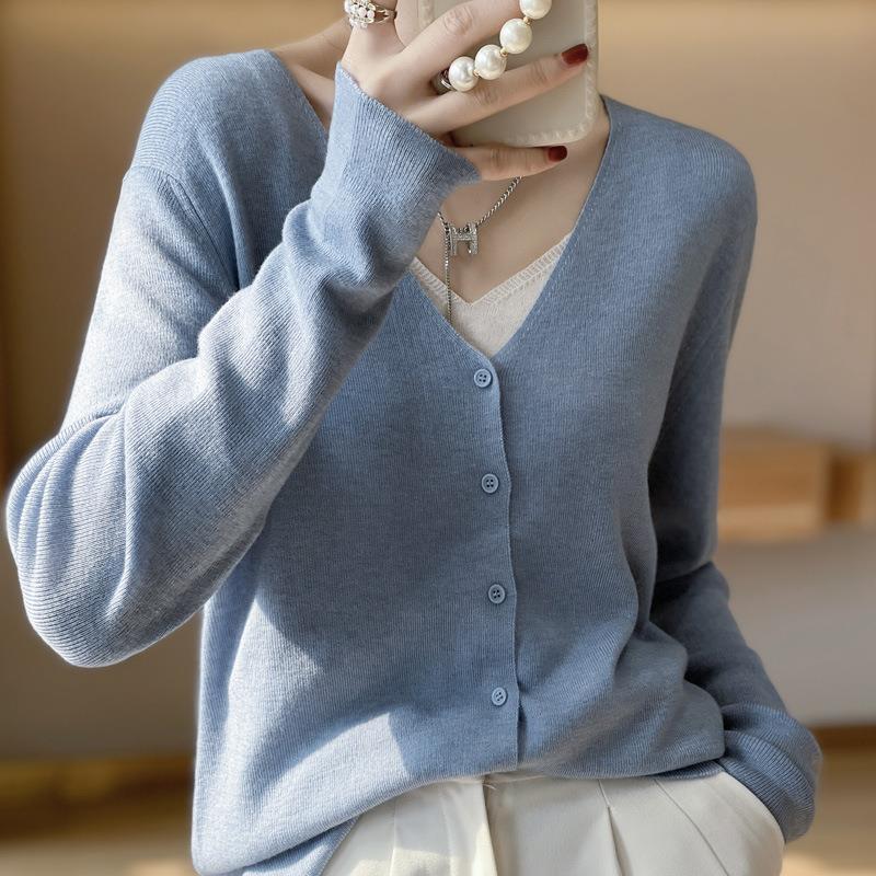 Women's Lightweight V-Neck Cardigan with Boxy Silhouette and Cashmere Look Chichicherry