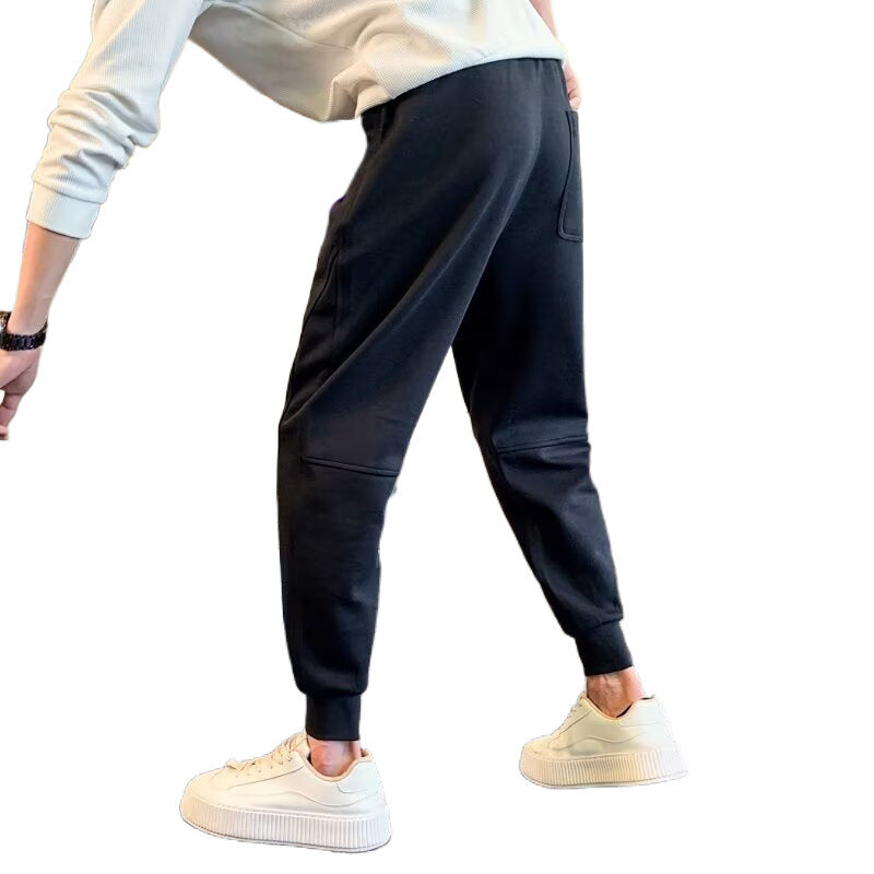Herren Slim-Tapered Jogginghose aus Baumwollmix mit Bündchen, Tunnelzug und dezenter Logo-Applikation Chichicherry