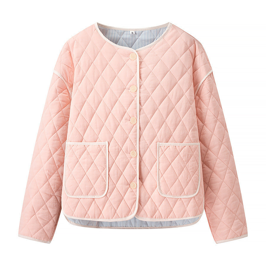 Women's quilted short jacket with diamond quilting, contrasting piping, and rounded hem Chichicherry