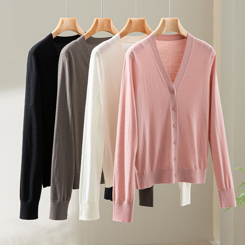 Women's fine-knit cardigan with V-neck, button placket, and ribbed cuffs Chichicherry