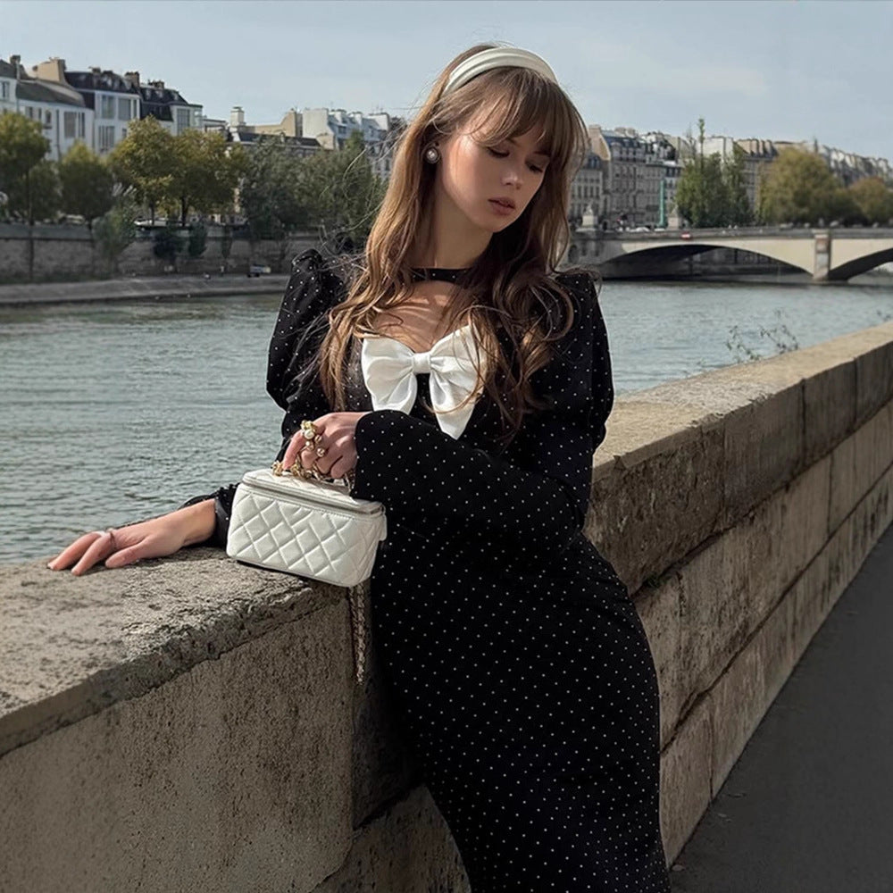 Women's midi dress with puff sleeves, heart-shaped neckline and decorative bow appliqué Chichicherry