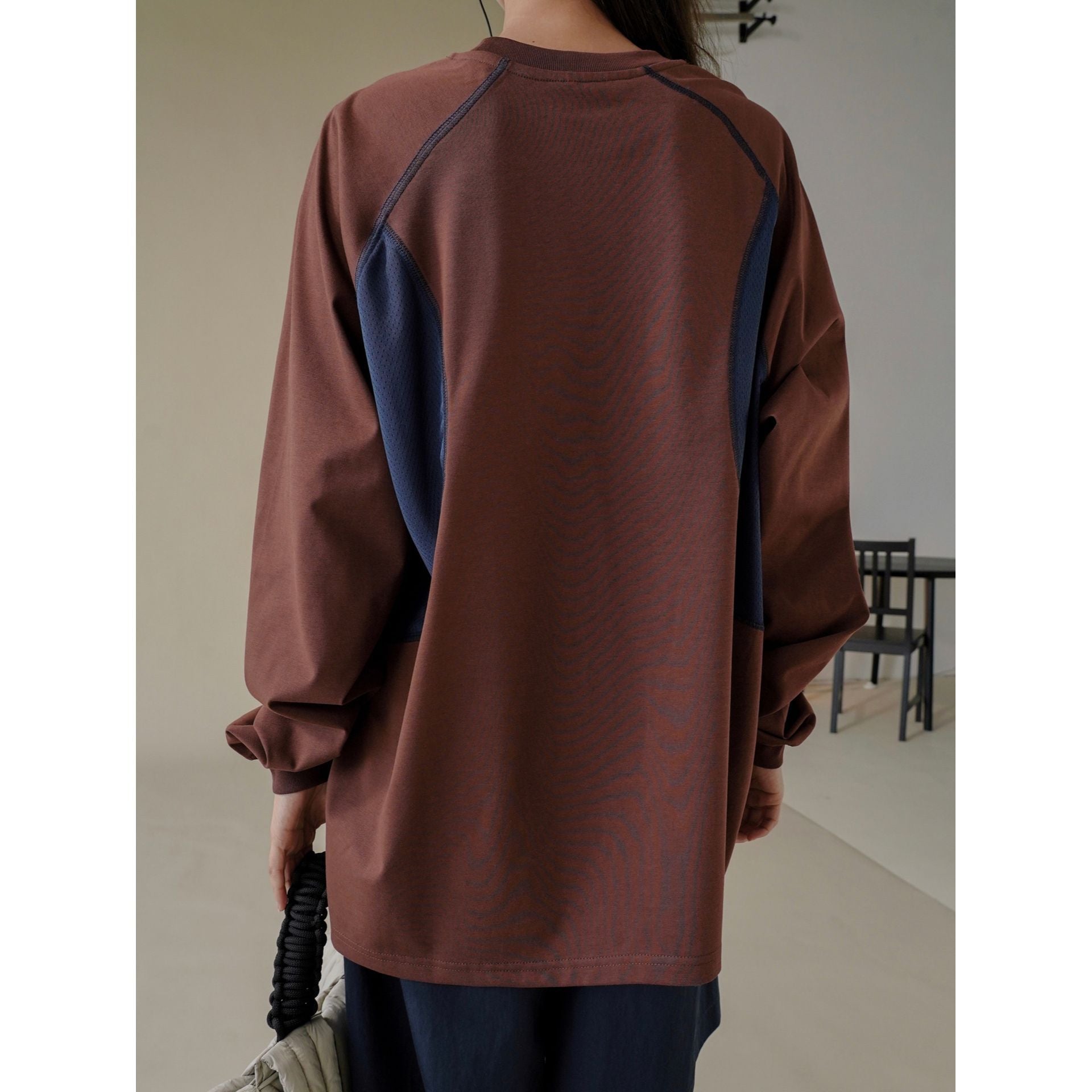 Women Oversized Sweatshirt with Raglan Seams and Contrast Mesh Inserts Chichicherry