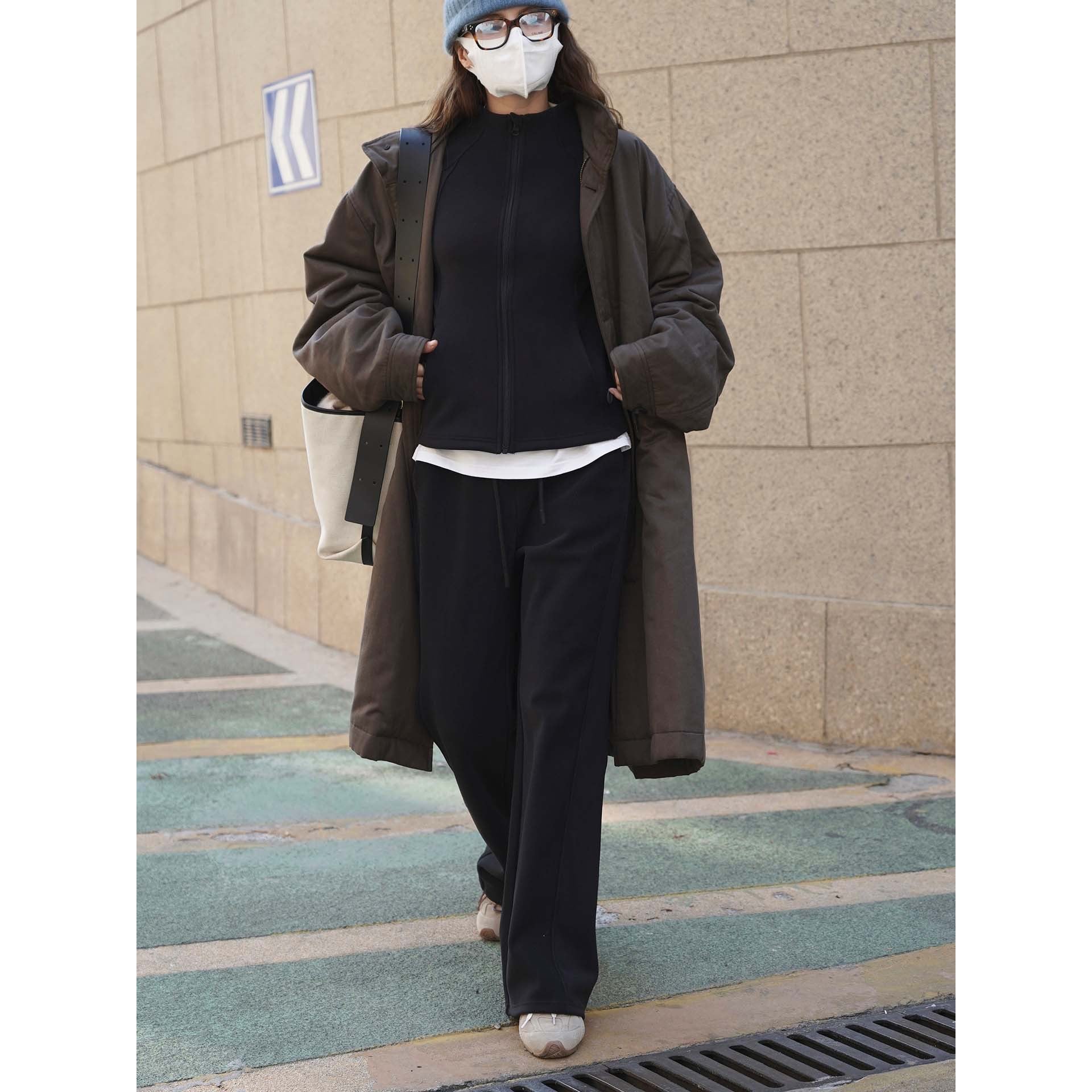 Women's Slim-Fit Training Jacket with Stand-Up Collar and Thumb Holes Chichicherry