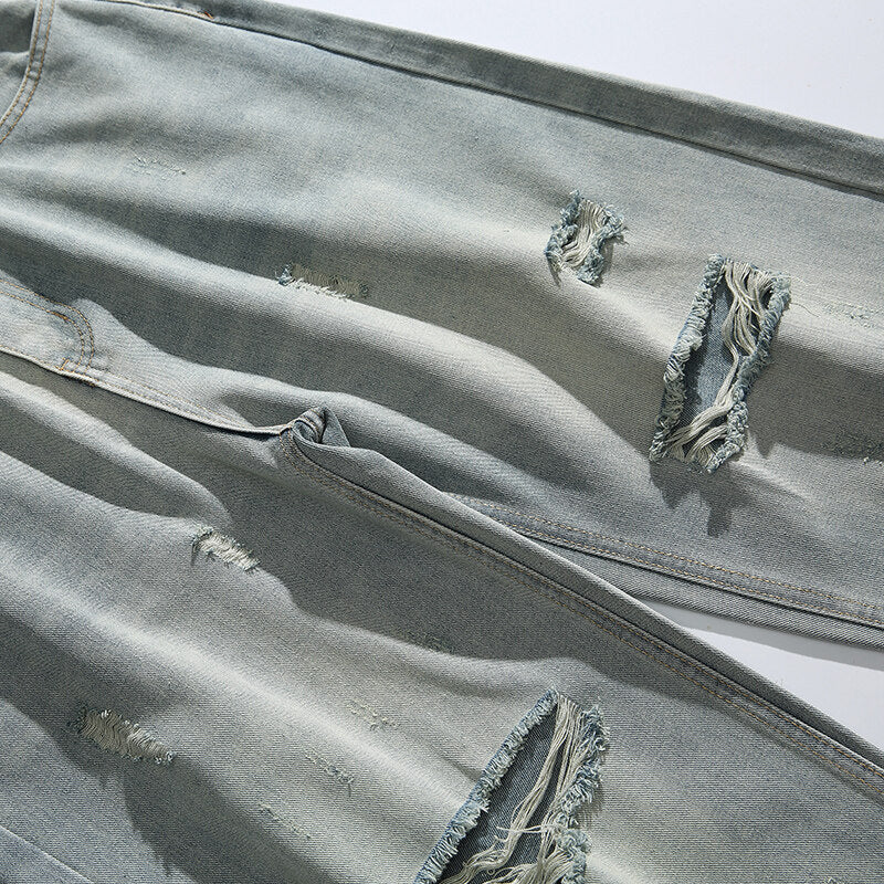 Unisex Relaxed-Fit Vintage-Jeans with high waist and distinctive ripped knee section Chichicherry