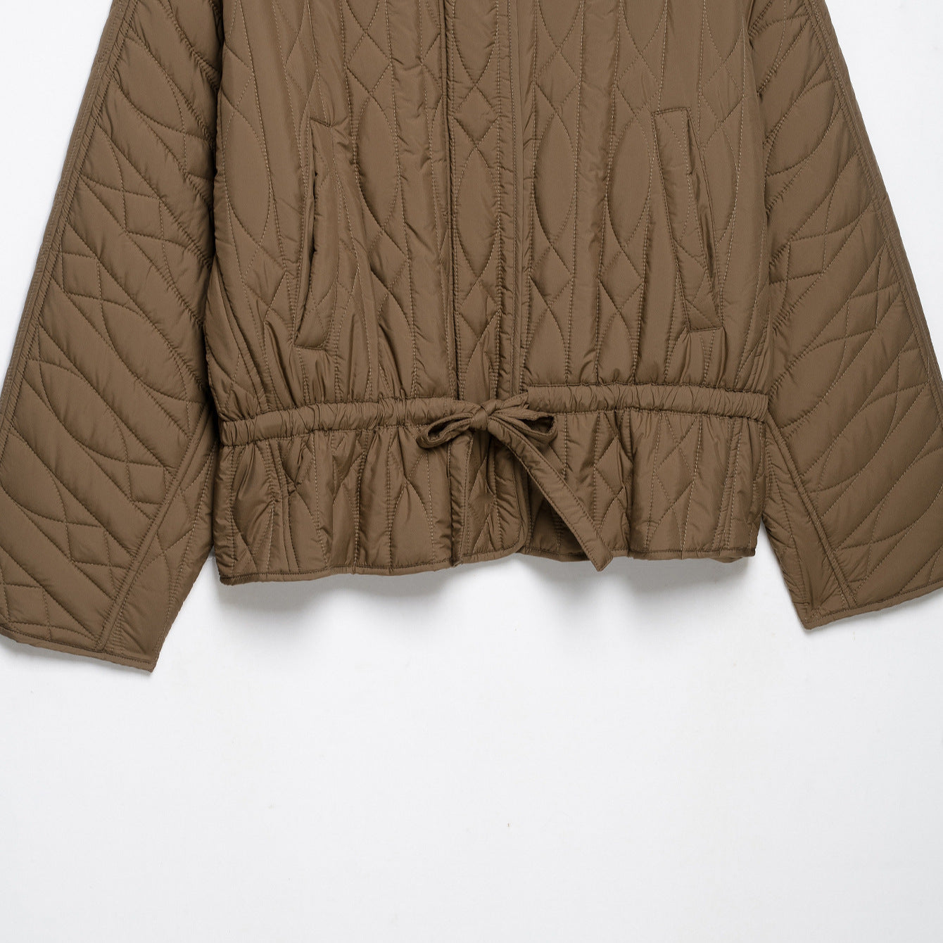 Women's short padded jacket with high stand collar, drawstring waist and oversized sleeves Chichicherry