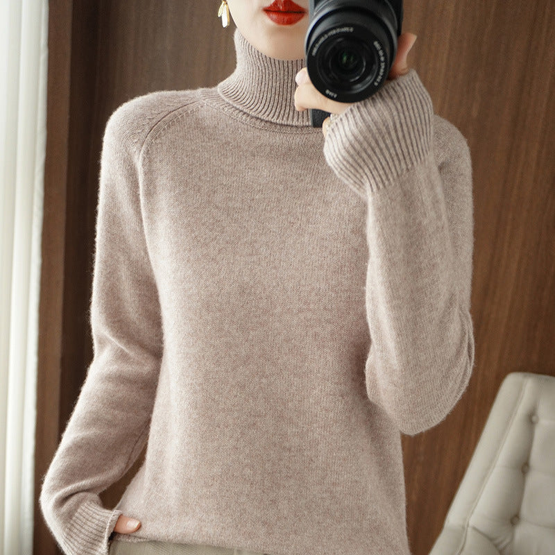 Women's turtleneck sweater made of soft wool blend with extended cuffs Chichicherry