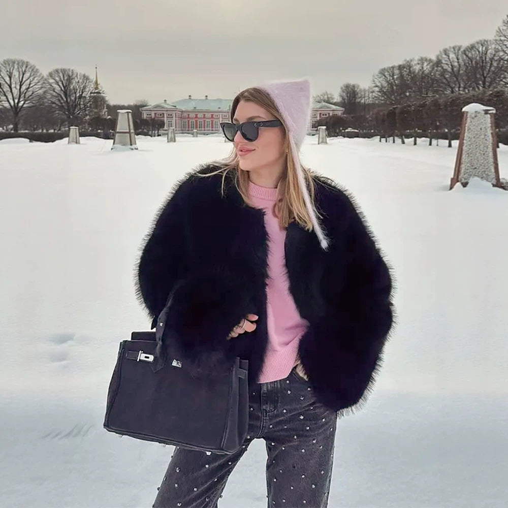 Women's Short Boxy Blouson made of dense high-pile faux fur with boxy silhouette Chichicherry