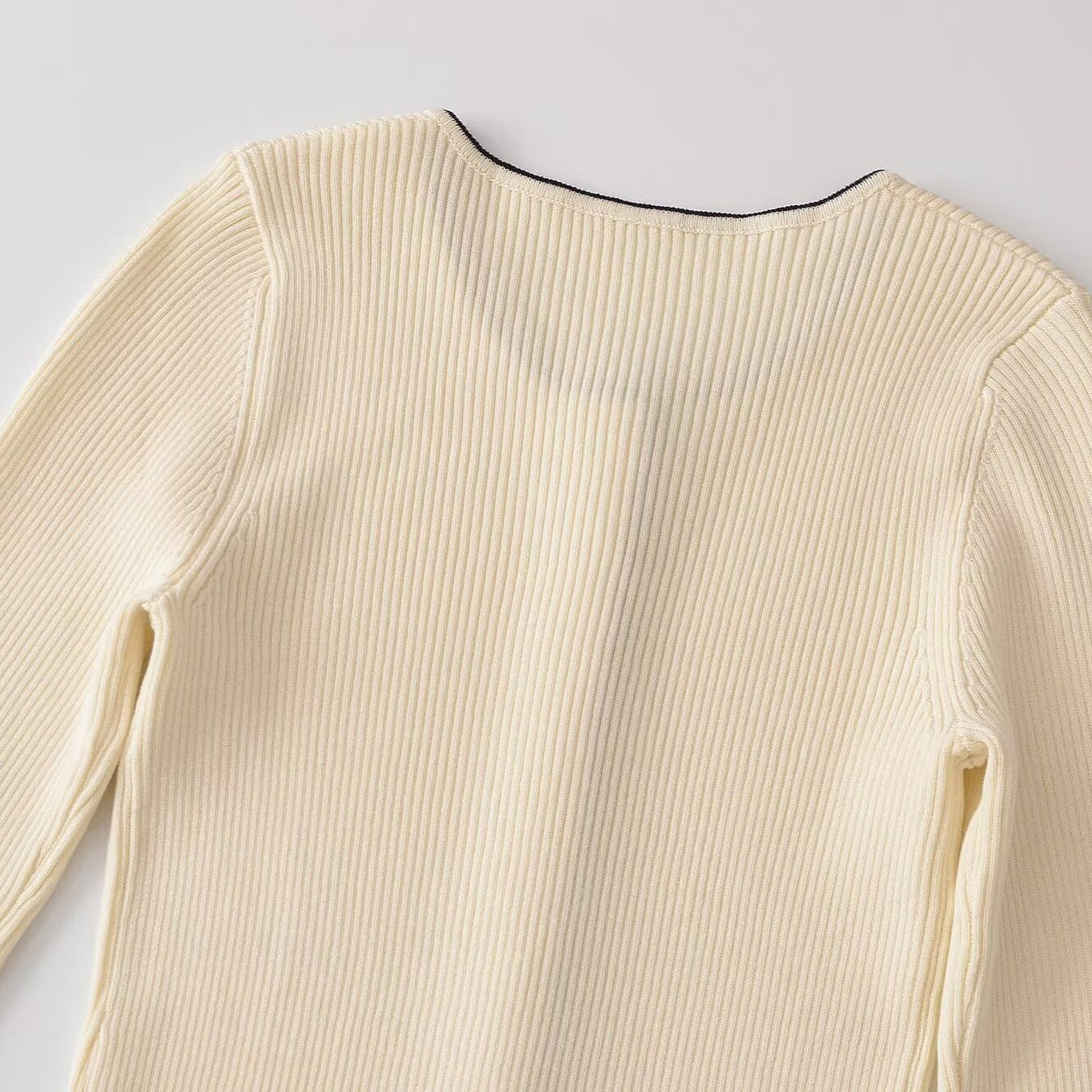 Women's fine ribbed cardigan with concealed button placket and contrast edge Chichicherry