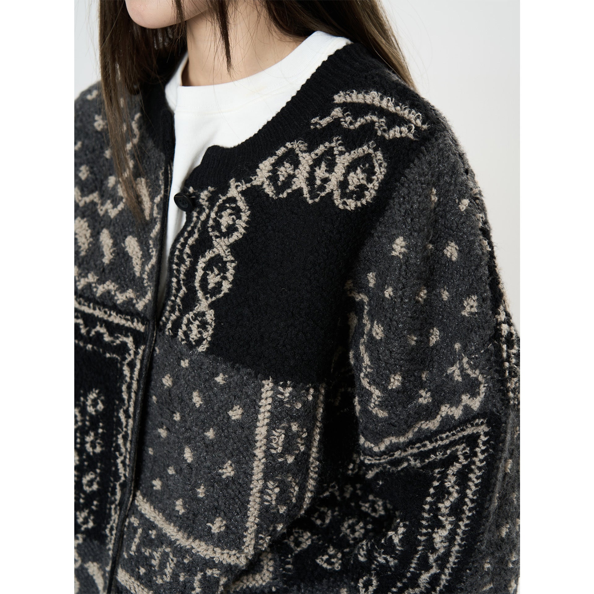 Women's jacquard cardigan in boxy cut with button placket Chichicherry