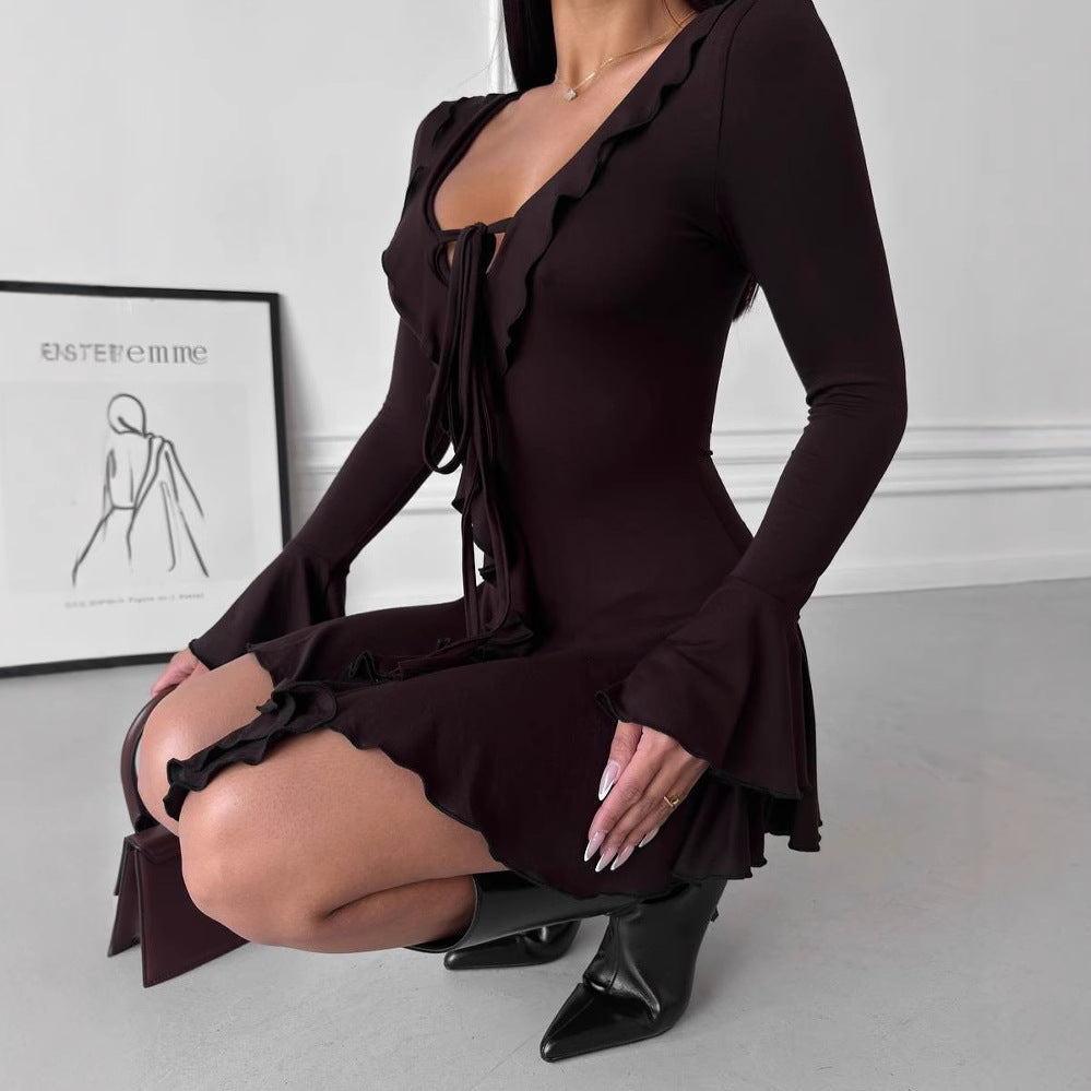 Damen Figurbetontes Rüschen‑Minikleid mit V‑Ausschnitt, Bindeband und Glockenärmeln Chichicherry