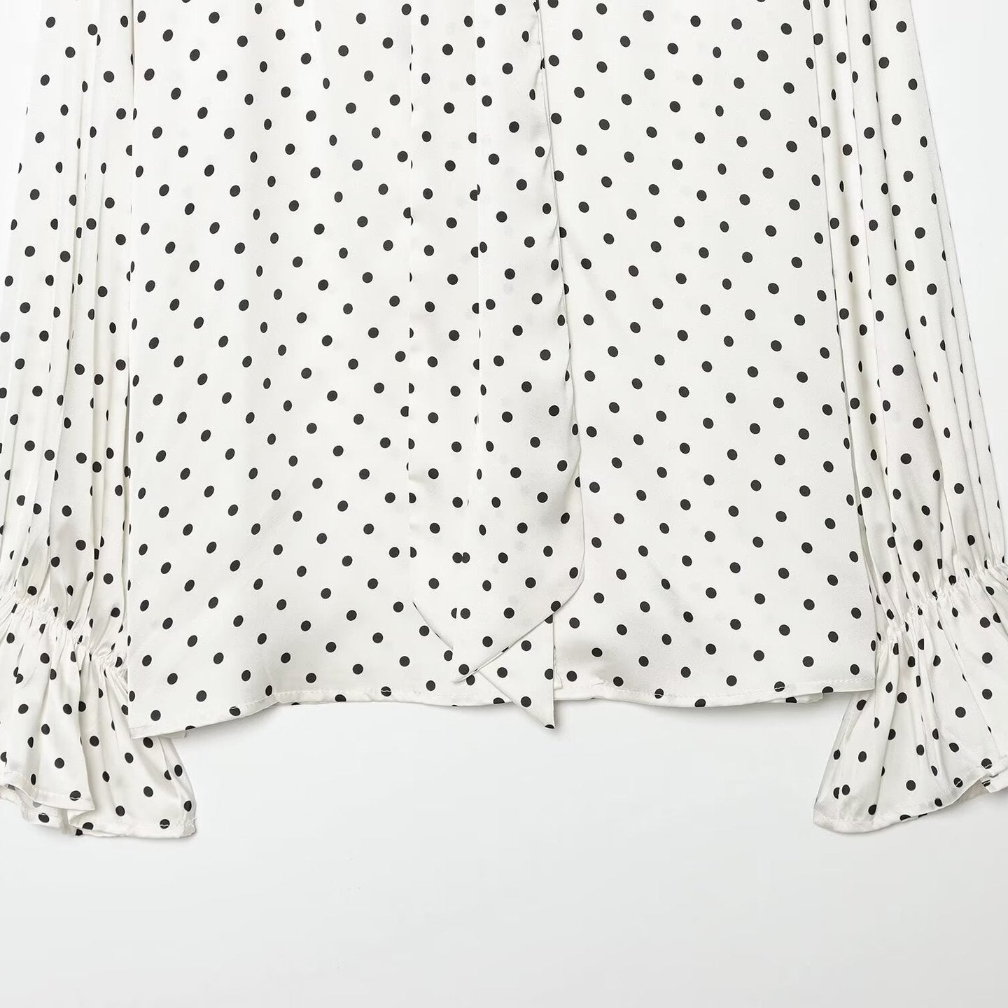 Women's blouse with bow collar, polka dot pattern and flounce sleeves Chichicherry